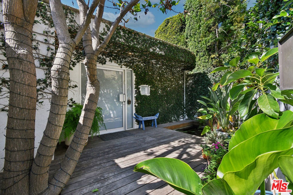 2137 Sunset Plaza Dr.