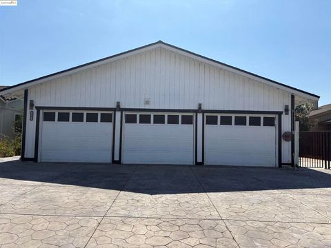 Photo of 1205 Beach Ct Ct, Discovery Bay, CA 94505 (MLS # 41104180)