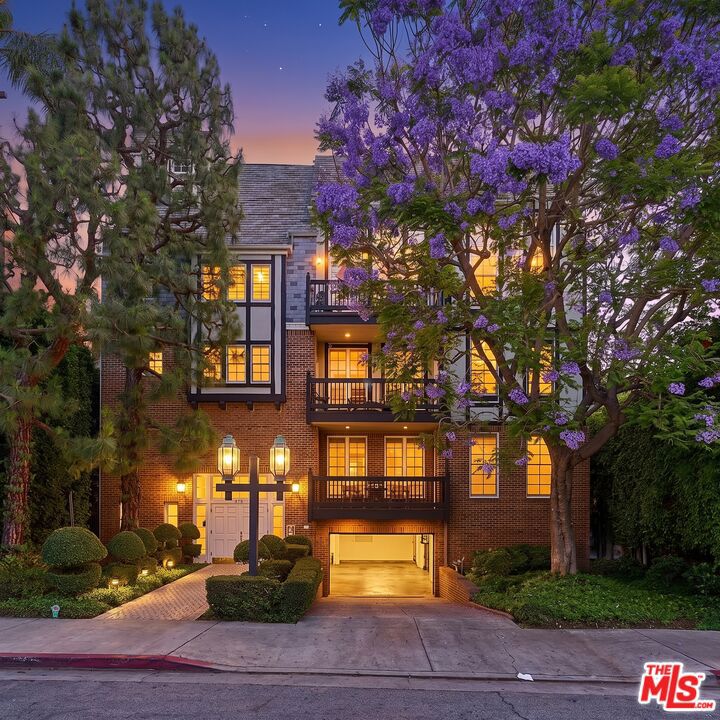 420 S Barrington Avenue 102