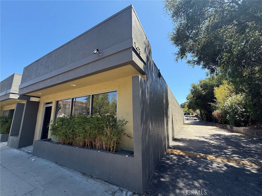 A well-located CR zoned suite in the heart of the upper Monterey business district. The CR zone allows for many uses, including retail, restaurant, office, and fitness uses. Owner is willing to provide an improvement allowance subject to a tenant’s offering terms.