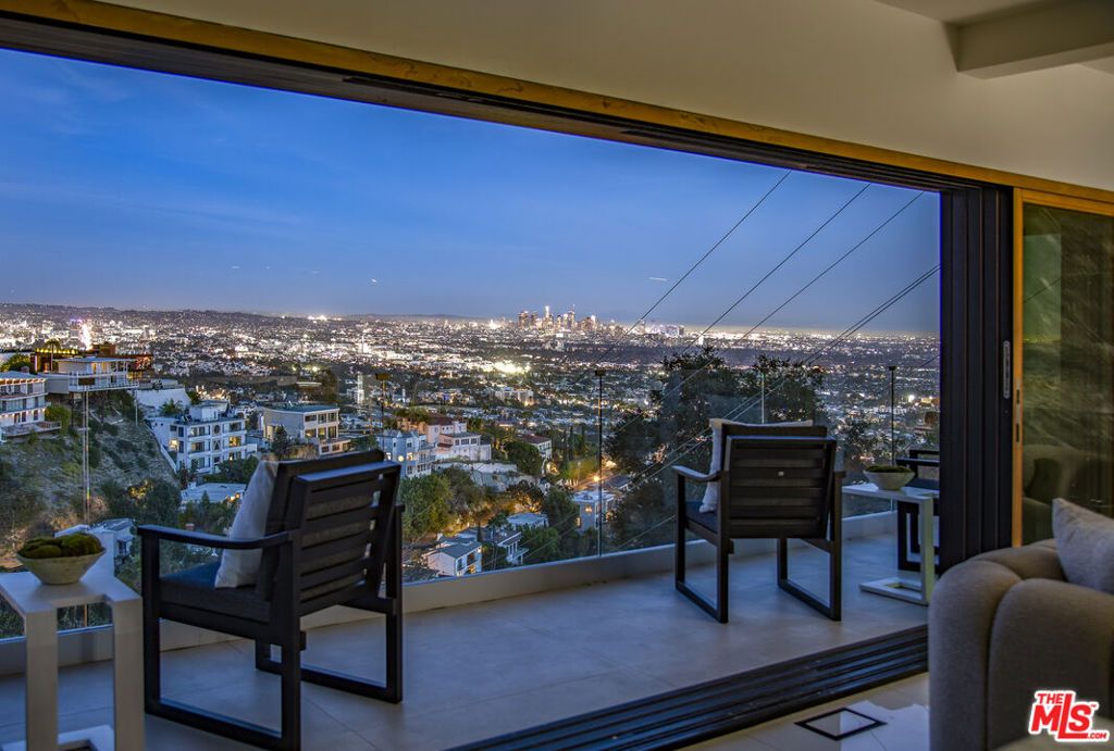 Photo of 8638 Hollywood Boulevard, Los Angeles, CA 90069 (MLS # 25620067)