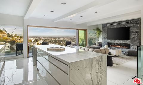 Photo of 8638 Hollywood Boulevard, Los Angeles, CA 90069 (MLS # 25620067)