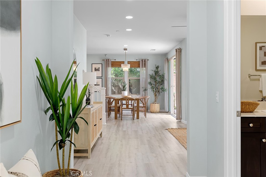 Properties 4 181 Bright Poppy