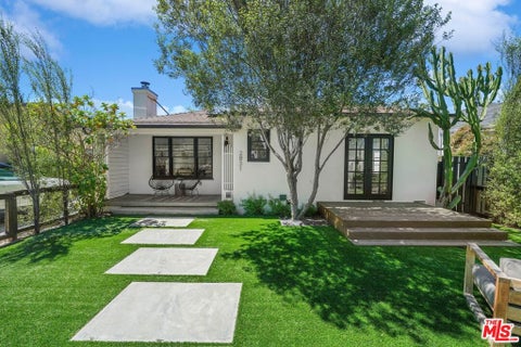 Photo of 2831 Stoner Avenue, Los Angeles, CA 90064 (MLS # 26104248)