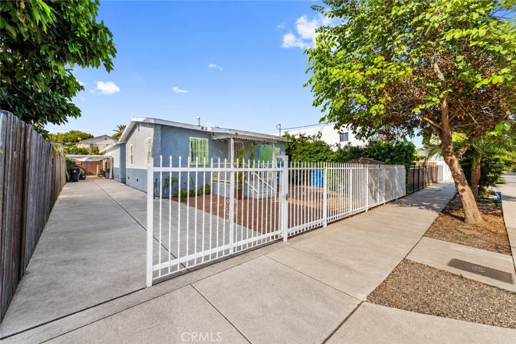 907 E 109th PL