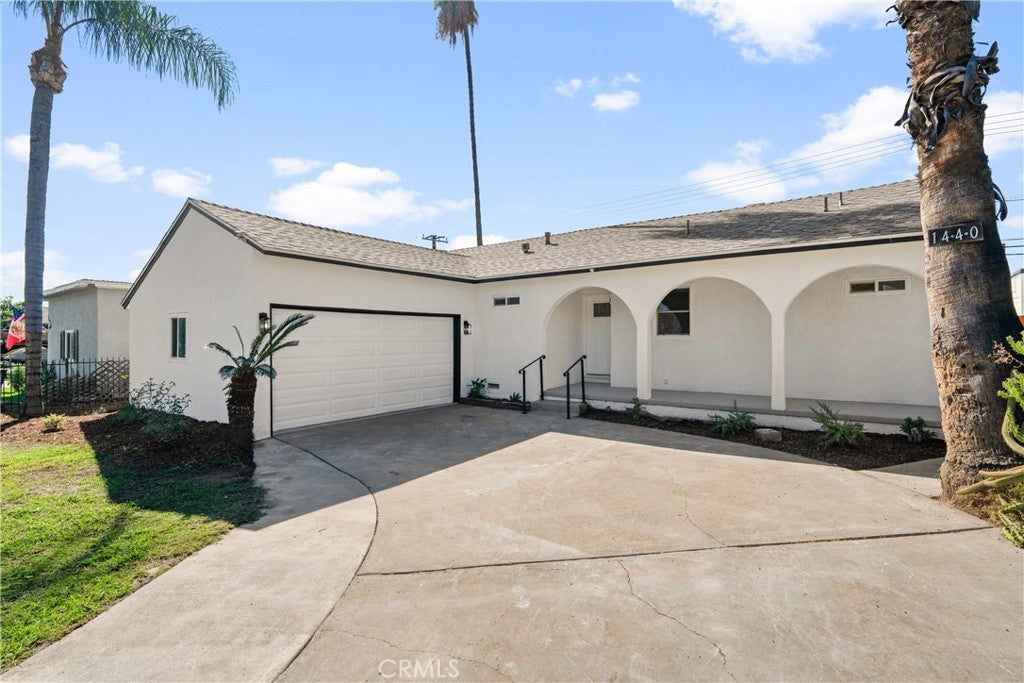 1440 Pepper Tree
