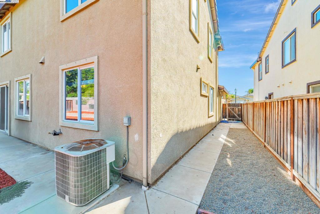 DISCOVERY  BAY - Residential