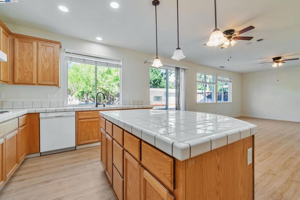 DISCOVERY  BAY - Residential