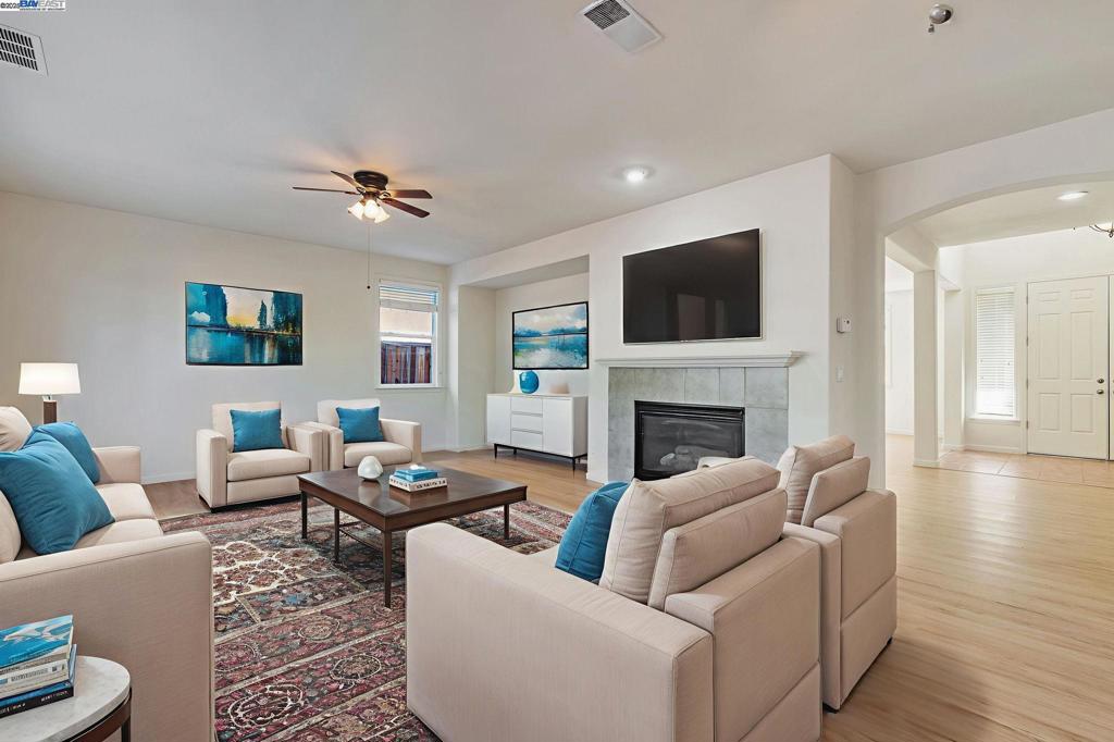 DISCOVERY  BAY - Residential