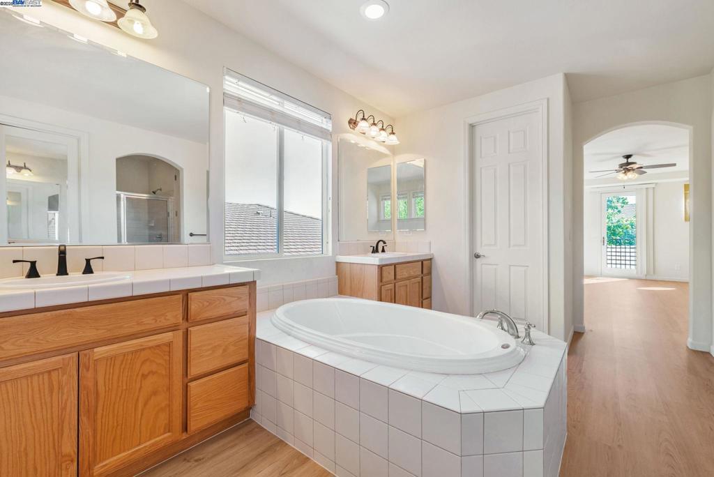 DISCOVERY  BAY - Residential