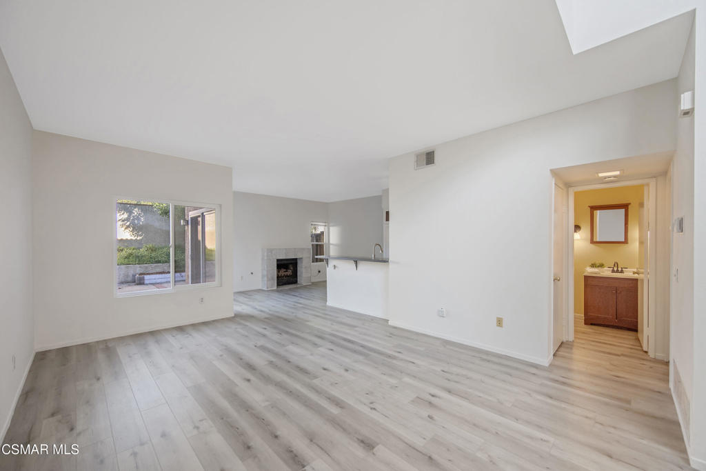 11833 Nightingale Street