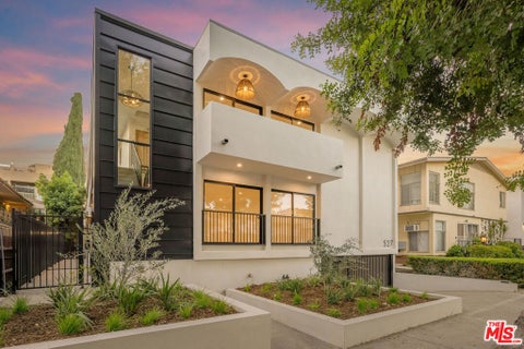 Photo of 527 N Orlando Avenue #4, West Hollywood, CA 90048 (MLS # 26103365)
