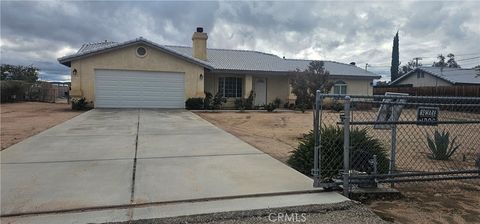 Photo of 16635 Elm St, Hesperia, CA 92345 (MLS # CV25265186)