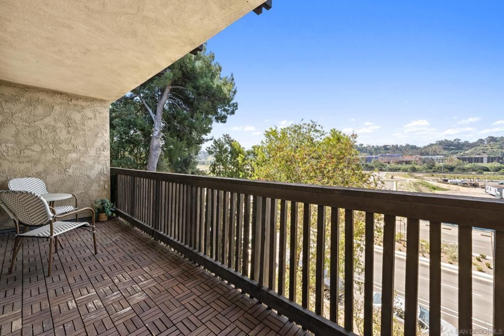 listing image 130728940891560956329