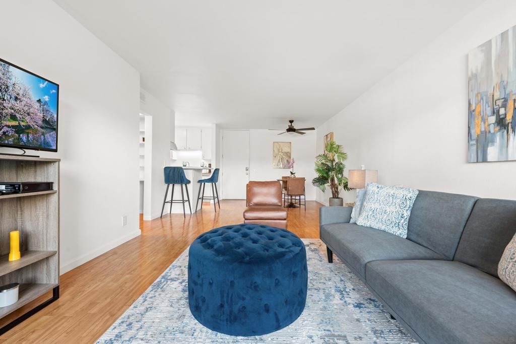 listing image 130725342141961708222