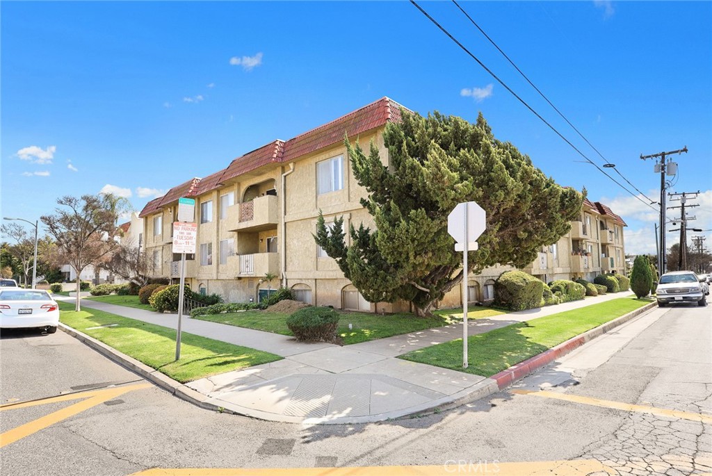 Properties 4 120 W Grand Avenue