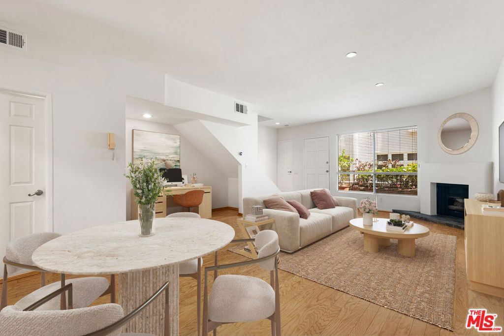 Photo of 938 18th Street #5, Santa Monica, CA 90403 (MLS # 25584255)