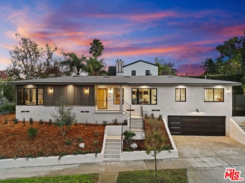 Photo of 5154 W 12th Street, Los Angeles, CA 90019 (MLS # 25624269)