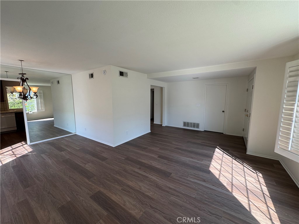 6047 Kingsbriar