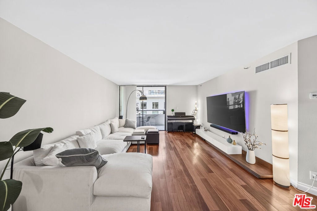 600 W 9th Street 913