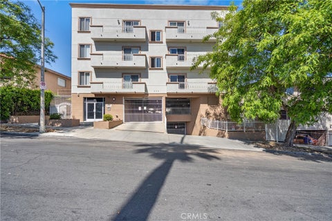 Photo of 949 S Manhattan Place #203, Los Angeles, CA 90019 (MLS # SR26101393)