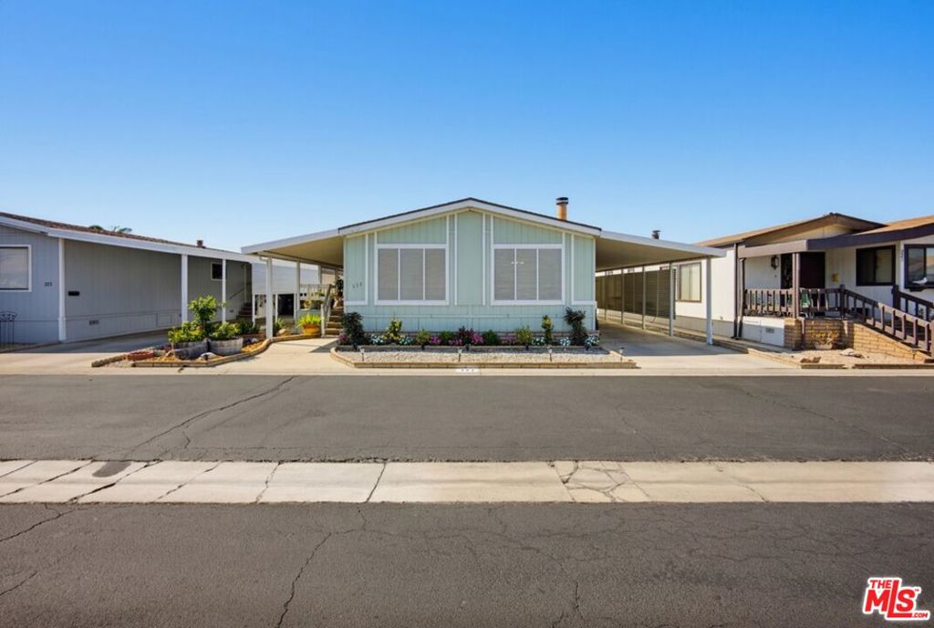 1300 W Menlo Avenue 222