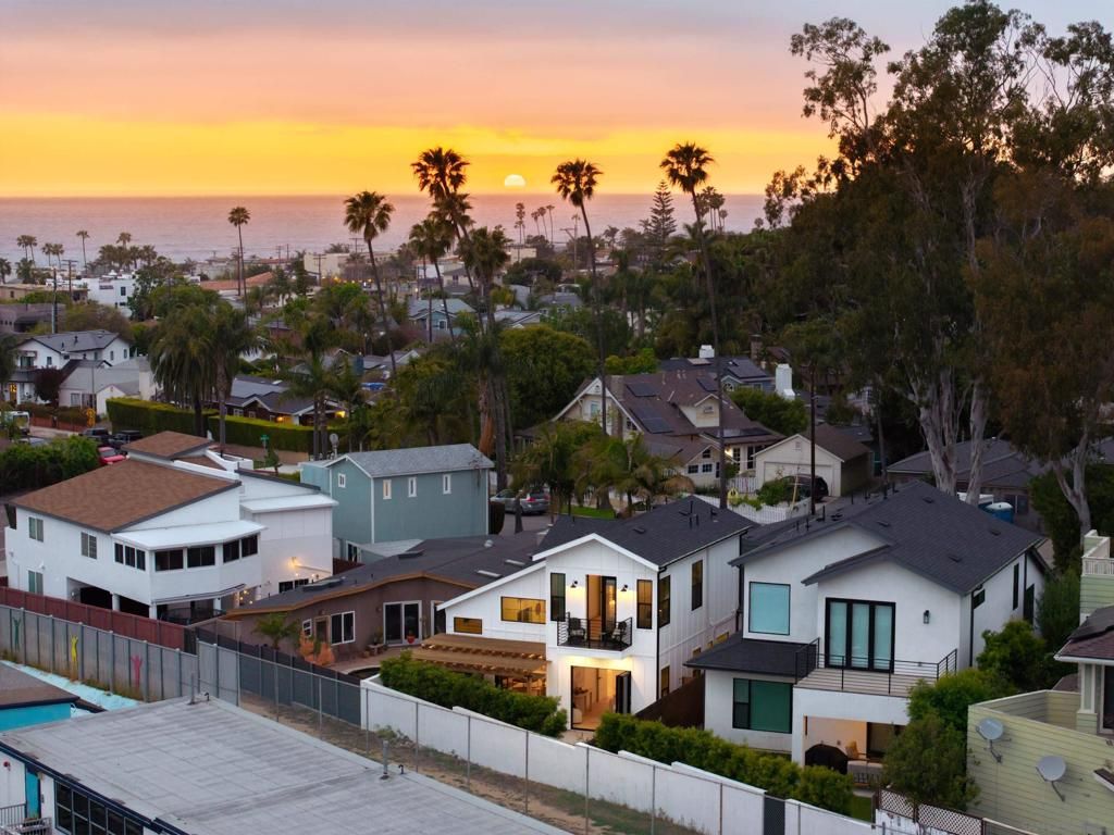 Photo of 623 Colima St St, La Jolla, CA 92037 (MLS # 250039068SD)