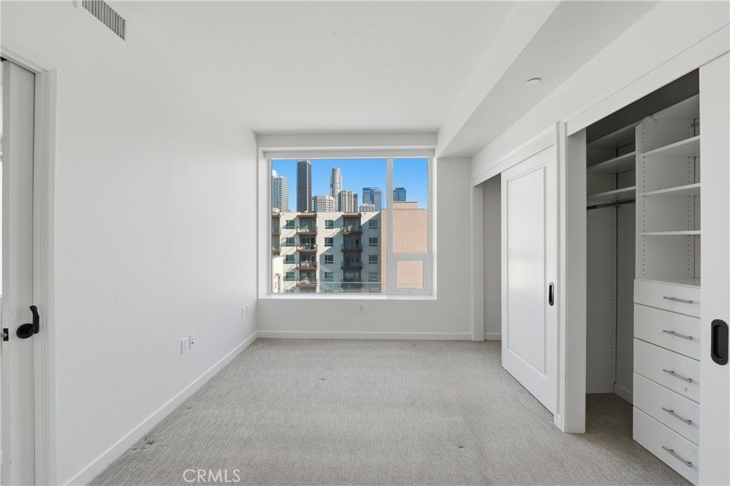 Photo of 1050 S Grand Avenue #708, Los Angeles, CA 90015 (MLS # DW26021484)