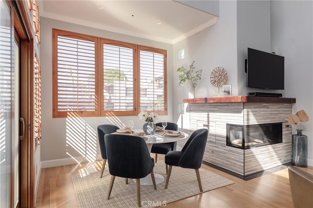716 Manhattan Beach