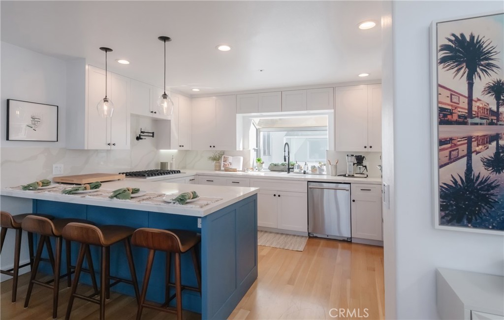 716 Manhattan Beach
