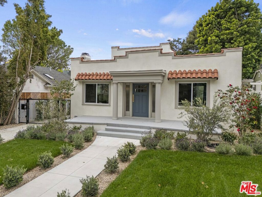 Photo of 1337 N Orange Grove Avenue, West Hollywood, CA 90046 (MLS # 25517785)
