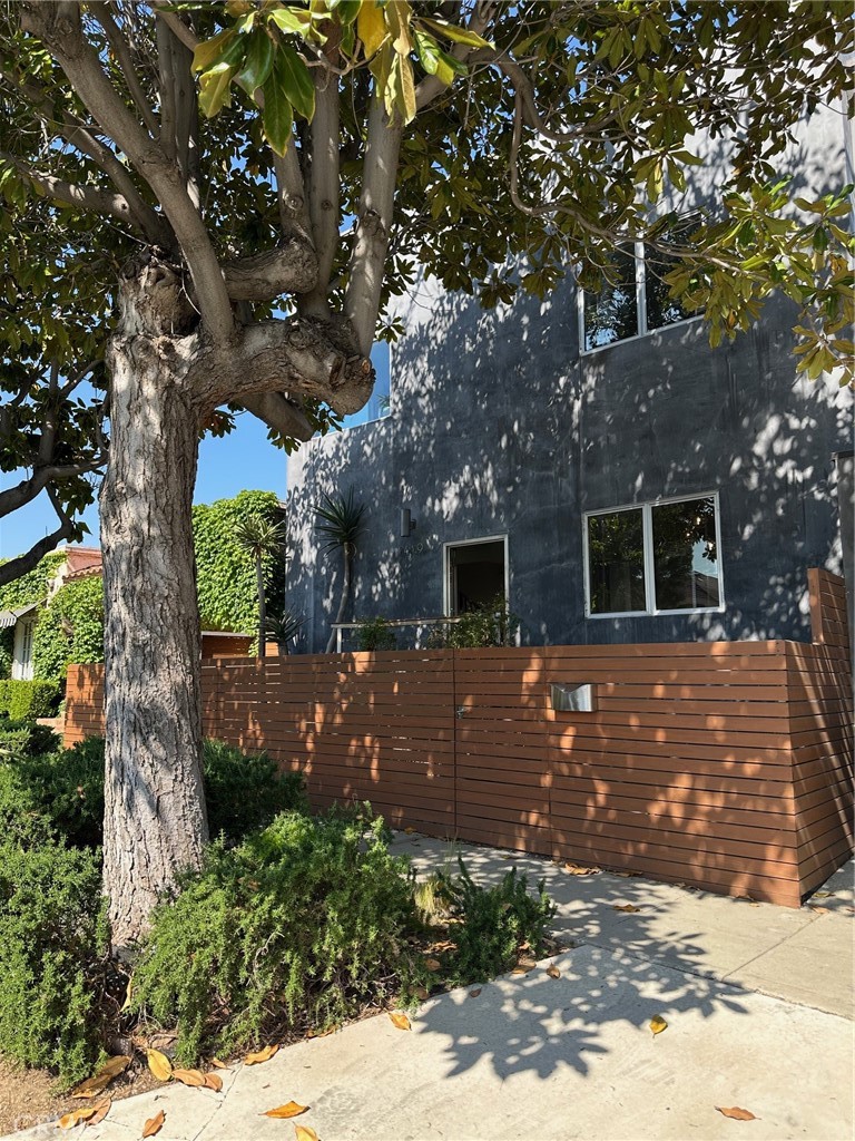 1419 Angelus Avenue