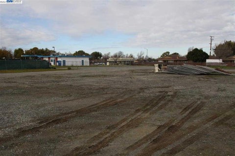 Photo of 100 El Dolardo, Pittsburg, CA 94565 (MLS # 40975637)
