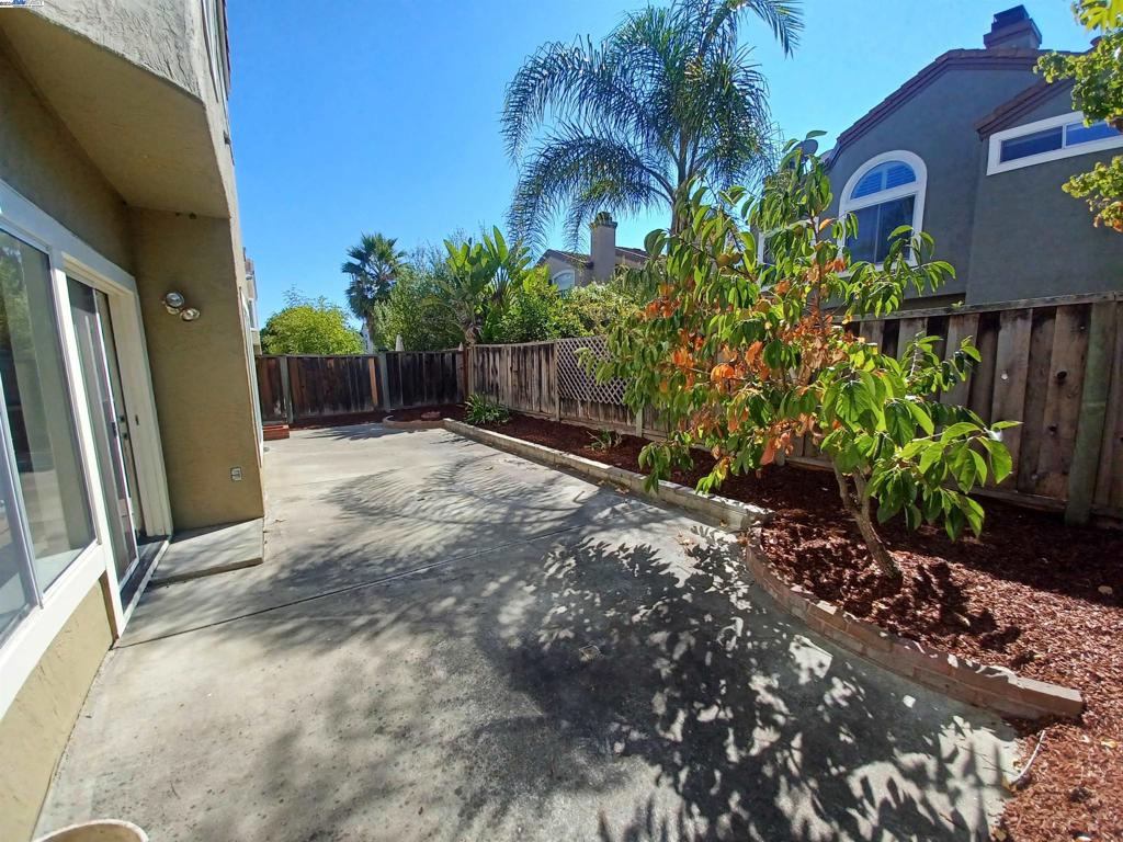 MERIDIAN COURT - Residential