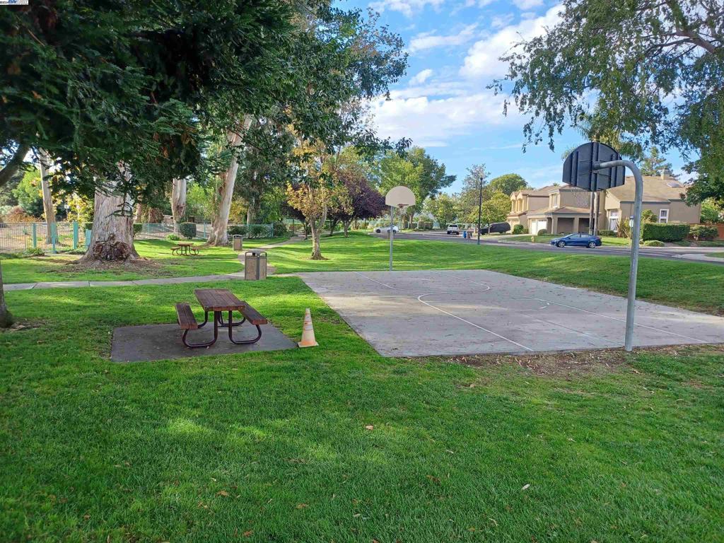 MERIDIAN COURT - Residential