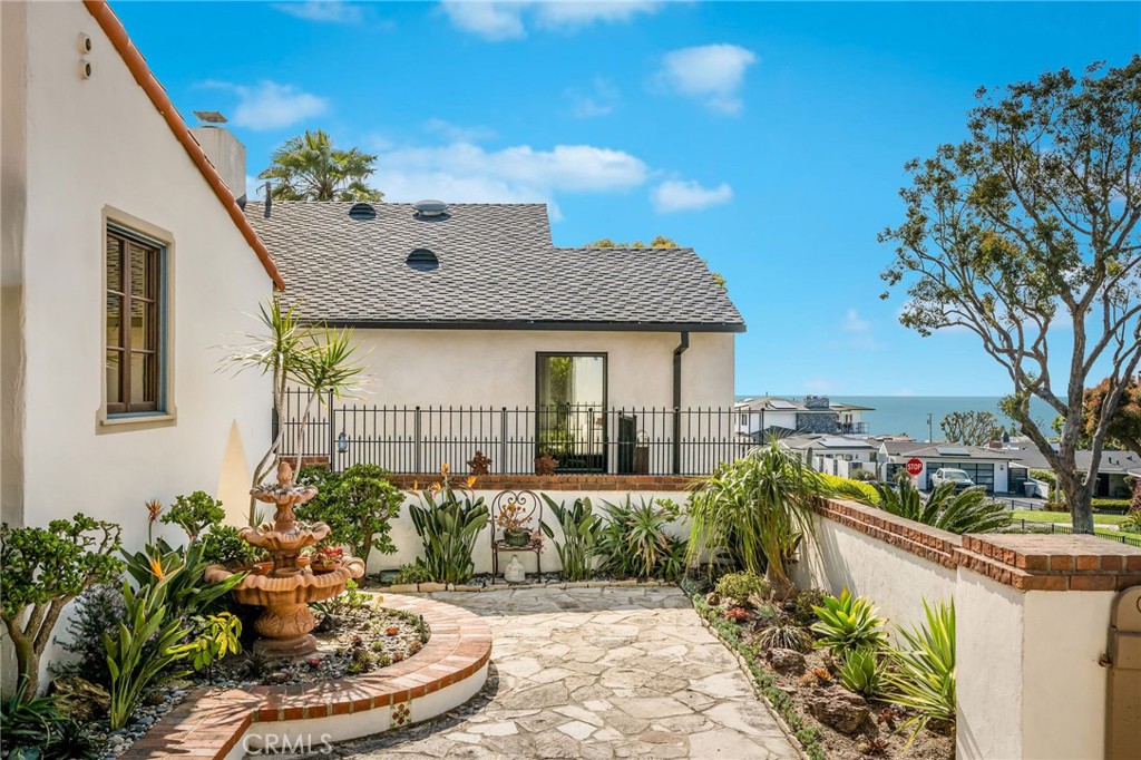 624 Calle Miramar