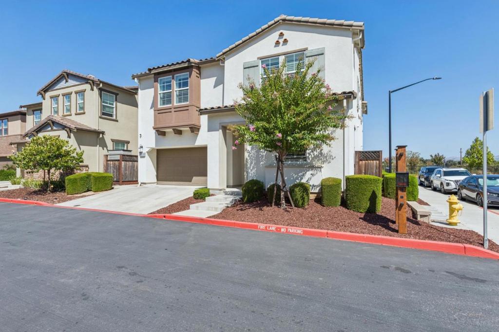 1559 Zephyr Place