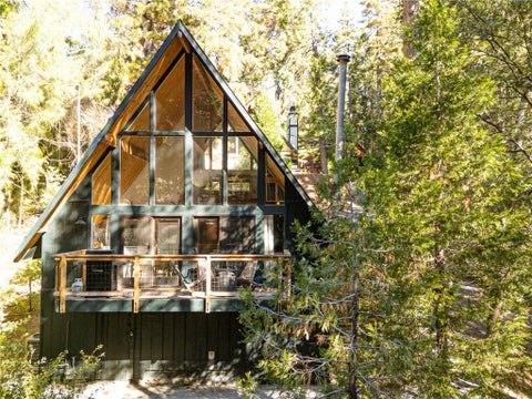 Photo of 385 Birchwood Drive, Lake Arrowhead, CA 92352 (MLS # IG25235779)