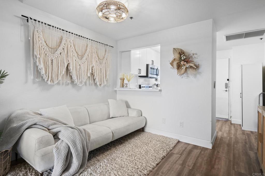 2828 University Ave 503