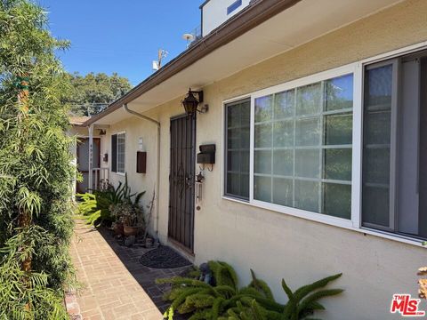 Photo of 4978 S Centinela Avenue, Los Angeles, CA 90066 (MLS # 25589729)