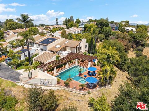 Photo of 2528 Angelo Drive, Los Angeles, CA 90077 (MLS # 26826235)