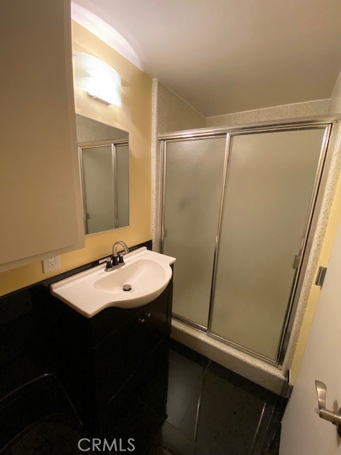 1333 S Beverly Glen 105