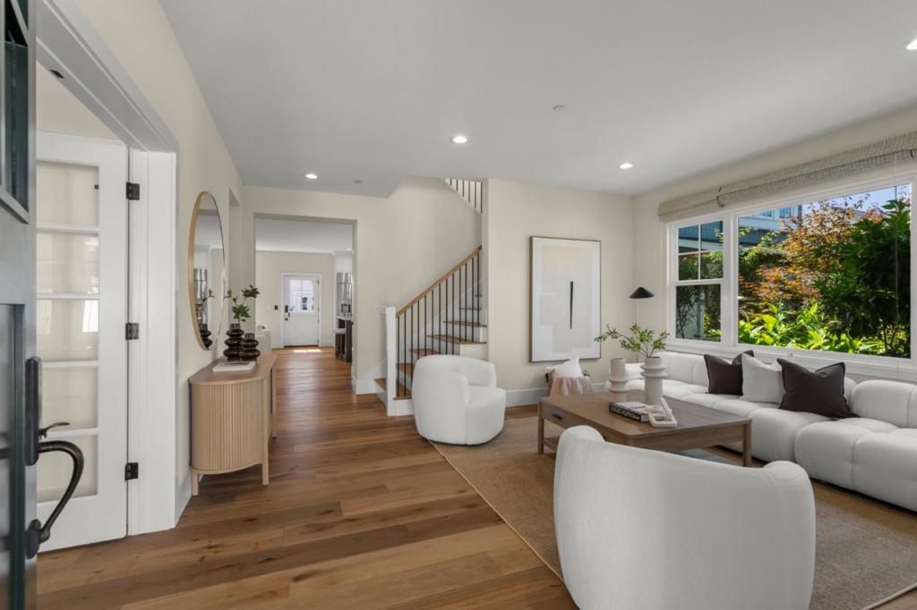 203 Oak Tree Circle