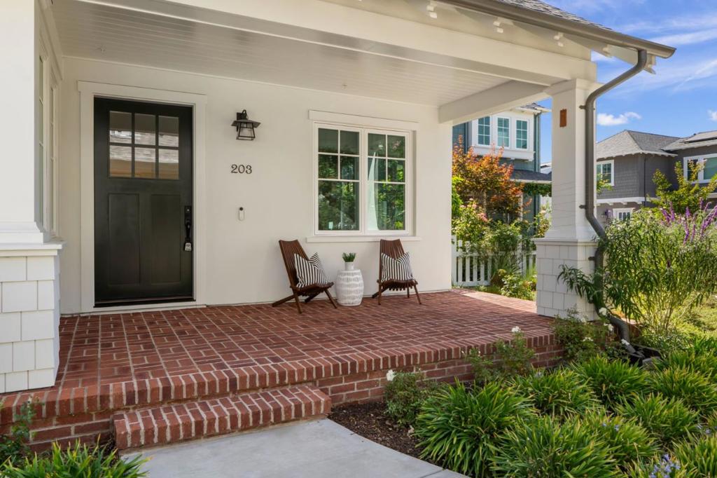 203 Oak Tree Circle