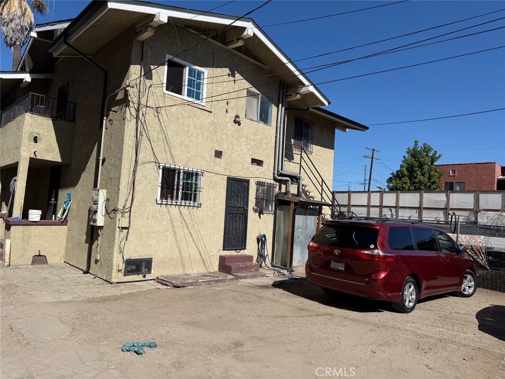 4512 S Figueroa