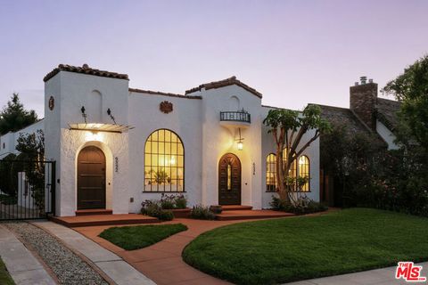 Photo of 6532 Commodore Sloat Drive, Los Angeles, CA 90048 (MLS # 26827325)