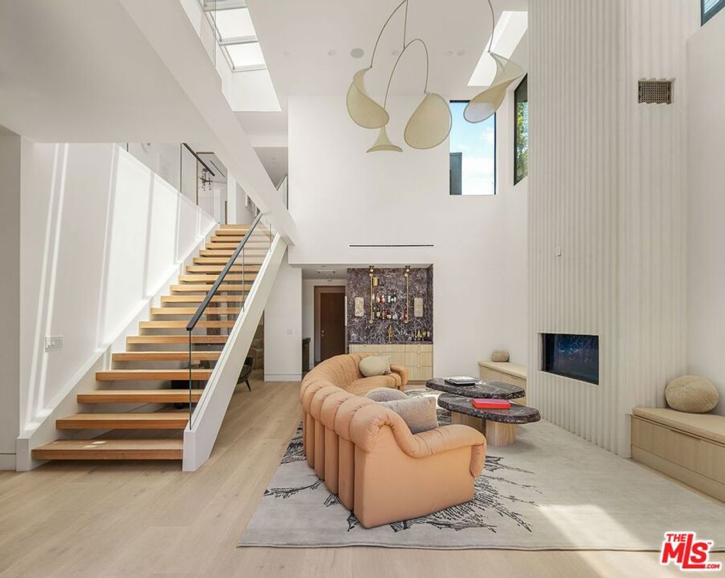 Photo of 738 Palms Boulevard, Venice, CA 90291 (MLS # 25558363)