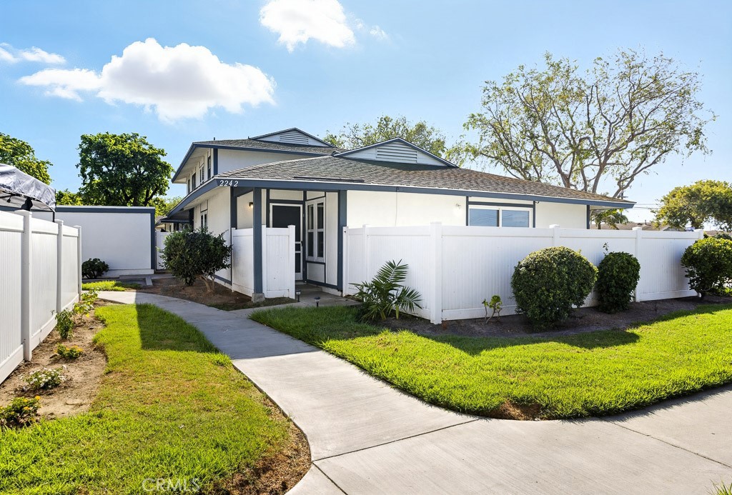 Welcome to 2242 Miramar Walk!
This 3-bedroom, 2-bathroom end-unit townhome offers the perfect combination of comfort, privacy, and convenience in the beautiful coastal city of Oxnard. Ideally located just minutes from the beach, Seabridge Marina, and Channel Islands Harbor, this home provides the relaxed coastal lifestyle you’ve been searching for.
Step inside to discover a bright and open living and dining area with wood-like flooring and sliding doors that lead to your private enclosed patio—perfect for entertaining, barbecues, or simply relaxing outdoors. The kitchen features sleek black countertops, ample cabinetry, and stainless-steel appliances, making it both functional and stylish. Both bathrooms have been refreshed with modern finishes, providing a clean and contemporary feel.
This end-unit home ensures extra privacy with no neighbors above, only one shared wall, and direct access to your 1-car garage plus an additional assigned parking space. The community offers resort-style amenities including a sparkling pool, spa, and beautifully maintained greenbelts. HOA dues conveniently include water, sewer, and trash service.
Perfectly positioned near Marina West Park, Marina Elementary School, shopping, dining, and just a short drive to Hollywood Beach, this home has it all. FHA and VA buyers are warmly welcomed!
Don’t miss this opportunity—schedule your private showing today!
