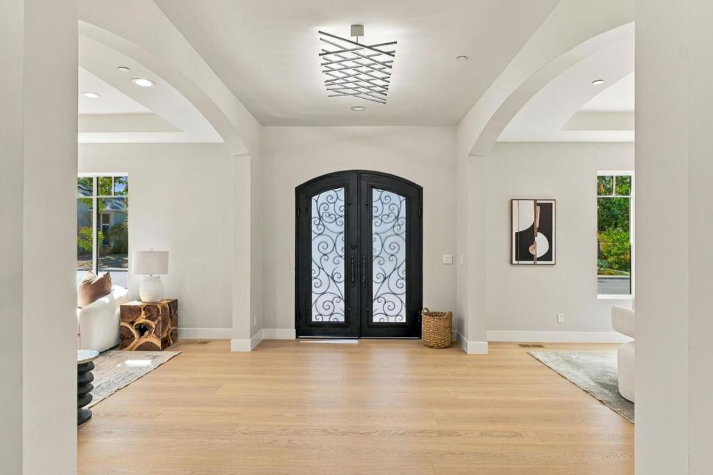 3373 Beaumont Square