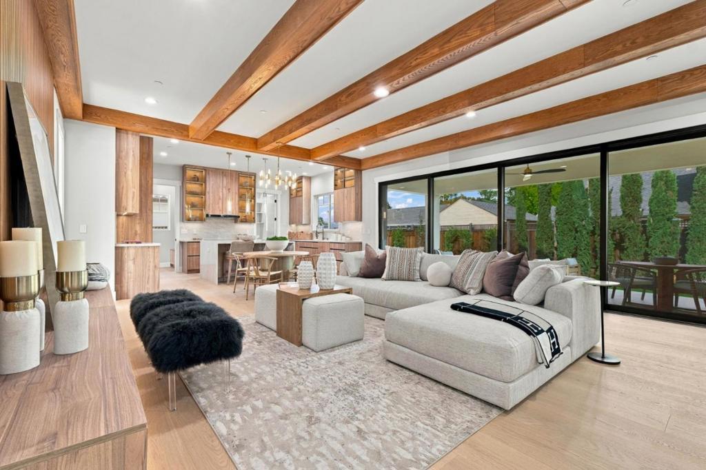 3373 Beaumont Square